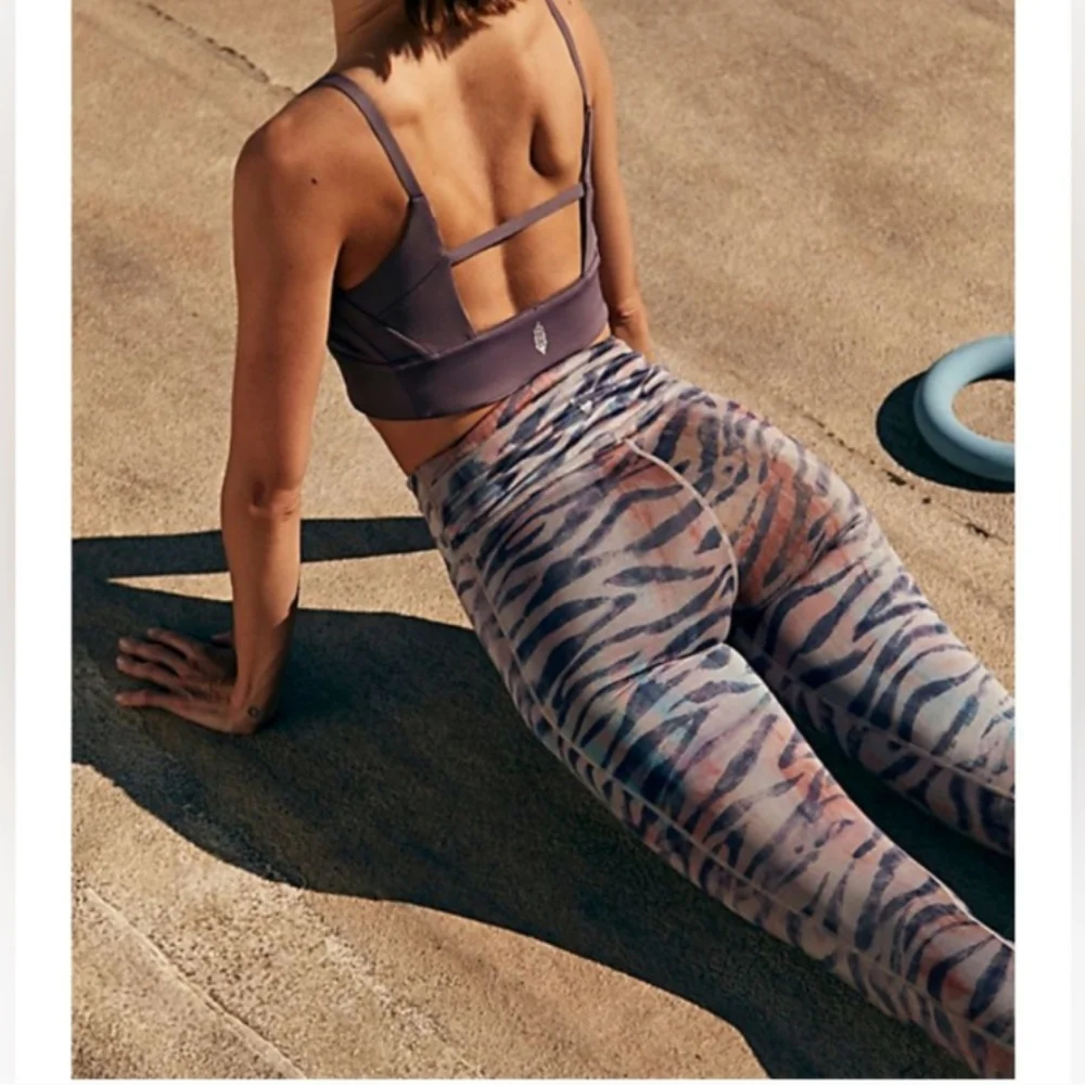 NWT FP Movement Beat The Heat Reversible Sports Bra & Leggings Set Tiger Combo - Picture 4 of 11